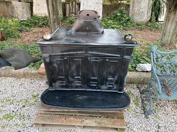 Stufa international anni 70 in ghisa