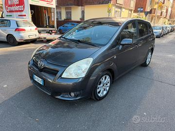 Toyota Corolla 2.2 D 136cv - 7 POSTI -