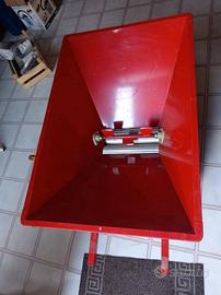 Pigiatrice per uva manuale