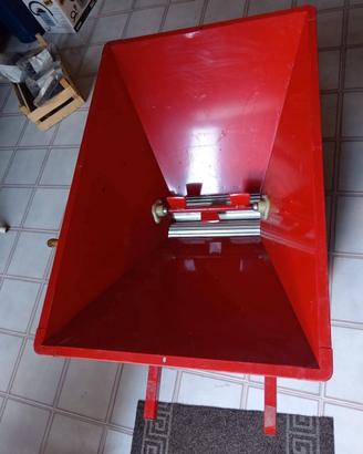 Pigiatrice per uva manuale