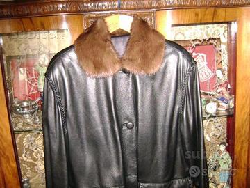 Giacca da donna in pelle nera nuova