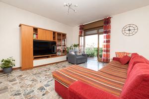 TRILOCALE AL PRIMO PIANO IN ZONA BEN SERVITA !