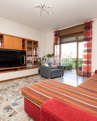 TRILOCALE AL PRIMO PIANO IN ZONA BEN SERVITA !