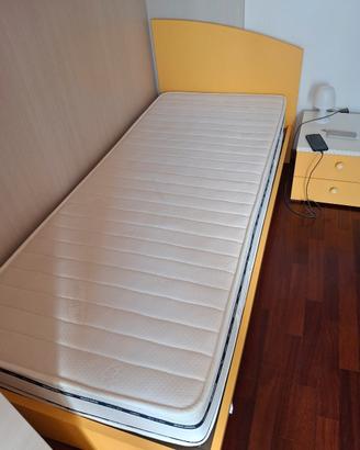 Letto singolo e comodino