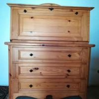 Scrivania in legno massiccio 