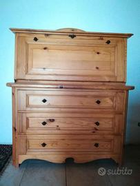 Scrivania in legno massiccio 