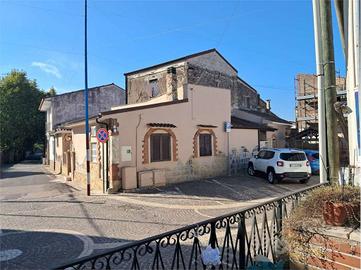 Appartamento di 100 m² con 5 locali a Francolise