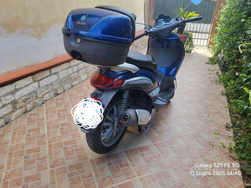 Scooter Piagge Beverly 250 anno 2004 con bauletto