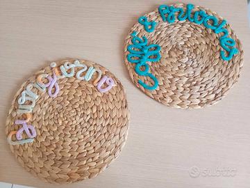 2 TOVAGLIETTE IN RATTAN CON RICAMO