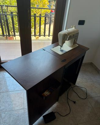 Macchina da cucire Singer 740 con mobile