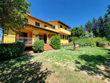 Villa di 760 m² con più di 5 locali e box auto dop