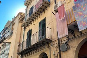 centro storico 3 vani ben locato buon reddito