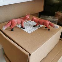 Coppia di volpi realistici per presepe