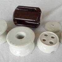 Isolatori, prese, scatole vintage in ceramica