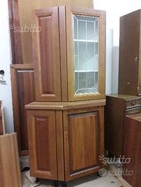 Vetrinetta pensile per la cucina e mobile