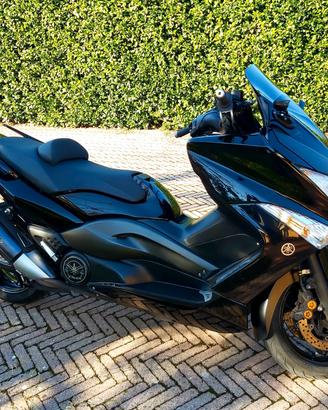 scooter modello Yamaha TMax 500