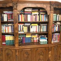 Elegante libreria in legno massello