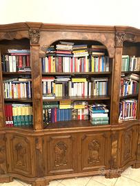 Elegante libreria in legno massello