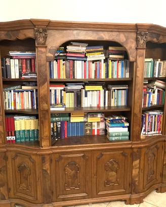 Elegante libreria in legno massello