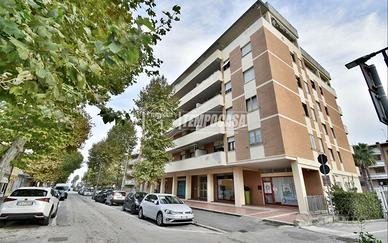AMPIO APPARTAMENTO ZONA CENTRALE CON GARAGE