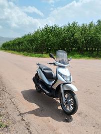 scooter piaggio Beverly 