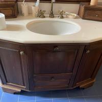 Mobile lavabo con piano in marmo