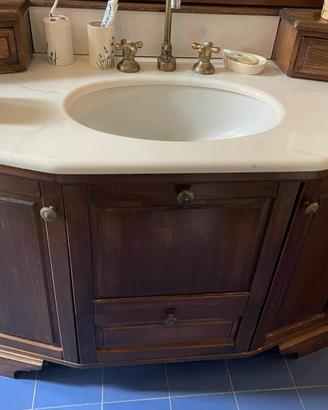 Mobile lavabo con piano in marmo