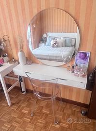 Set Toeletta – Specchio, Tavolo con Cassetti e Sed