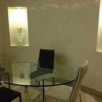 tavolo ovale in  cristallo reflex 