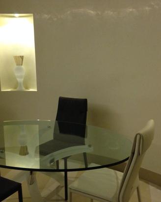 tavolo ovale in  cristallo reflex 