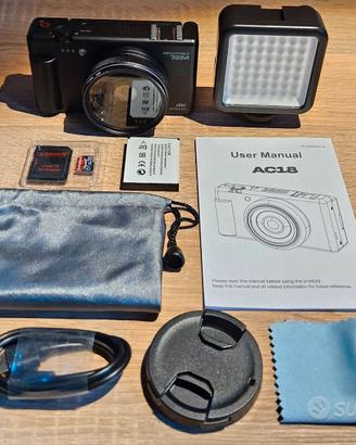 Fotocamera digitale 4K/72MP con treppiede