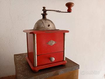 mulinello per caffè antico in legno colorato 