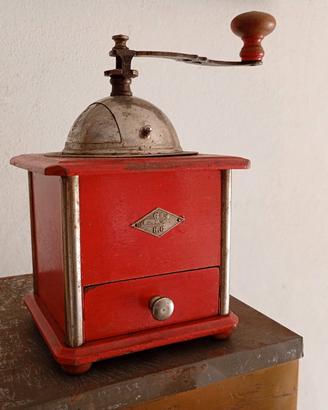 mulinello per caffè antico in legno colorato 