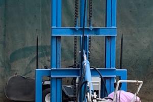 Muletto carica fieno a motore forche