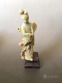 Antica statuette in giada verde naturale gheisca