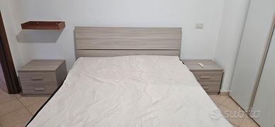 letto in perfette condizioni con piedini rialzati 