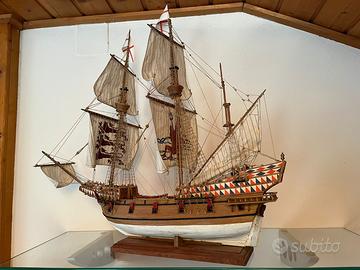 Modello barca in legno inglese