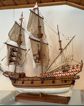 Modello barca in legno inglese