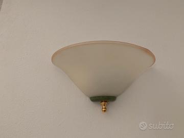 Applique lampada a muro con perno