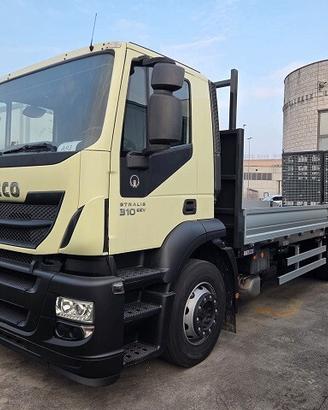 IVECO AD 260S31 - Km 229.000 Pianale con rampe