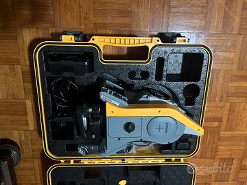 Stazione totale Trimble C5 con  treppiede e prisma