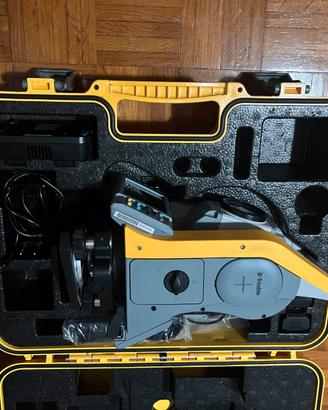 Stazione totale Trimble C5 con  treppiede e prisma