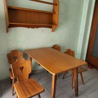 Tavolo con sedie tirolesi