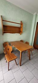 Tavolo con sedie tirolesi