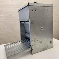 Mangiatoia antispreco per galline