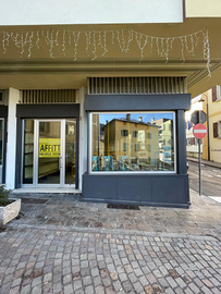 Locale uso commerciale