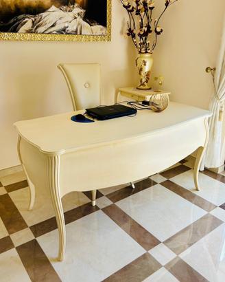 Studio classico di pregio in legno massello