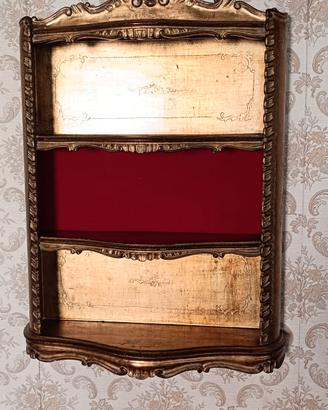 scaffale vintage con mensola corredata 