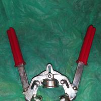 Tappatrice per tappi a corona