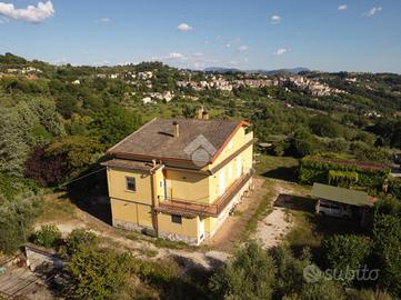 VILLA SINGOLA A POGGIO MIRTETO